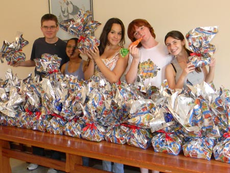 Rotary Interact Club de Curitiba Oeste | Páscoa Macieira