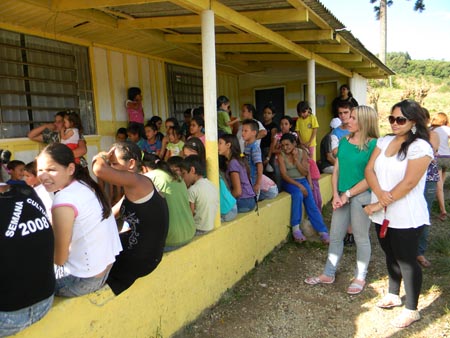 Rotary Interact Club de Curitiba Oeste | Páscoa Macieira