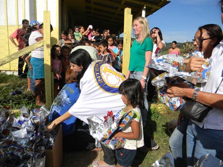 Rotary Interact Club de Curitiba Oeste | Páscoa Macieira