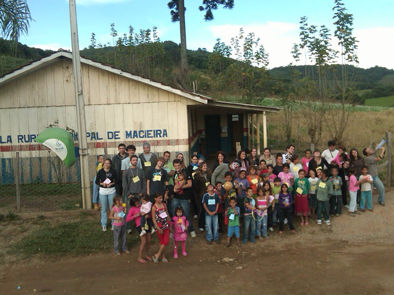 Rotary Club de Curitiba Oeste - Escola Rural da Macieira